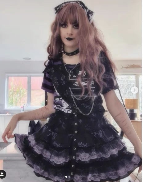 how to dress like gothic lolitia outfit ?