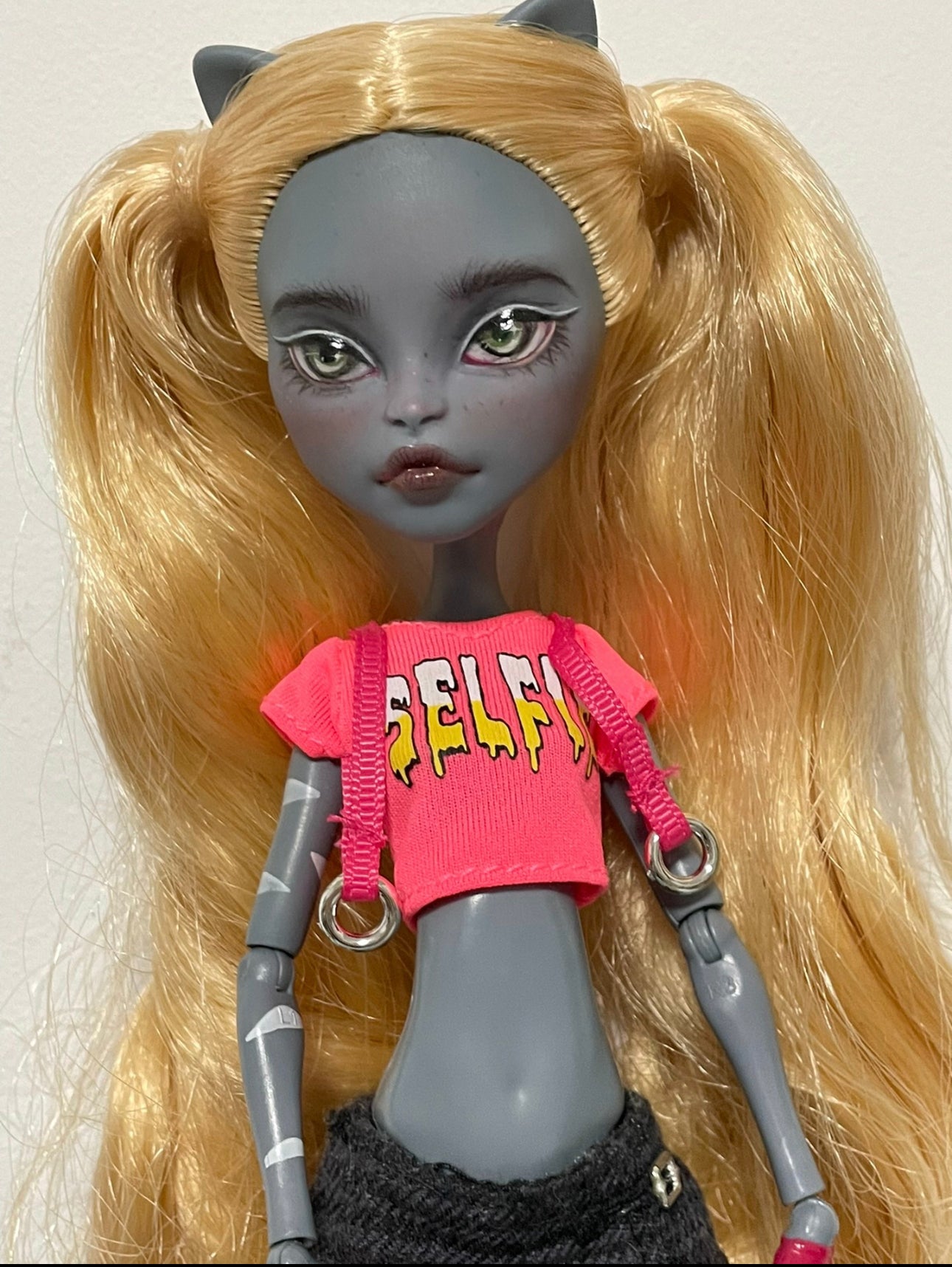MONSTER HIGH DOLL OOAK CUSTOM,MONSTER HIGH DOLLS REPAINT,FRANKIE,DRACULAURA,LAGOONA ETC.- ART DOLL 0189