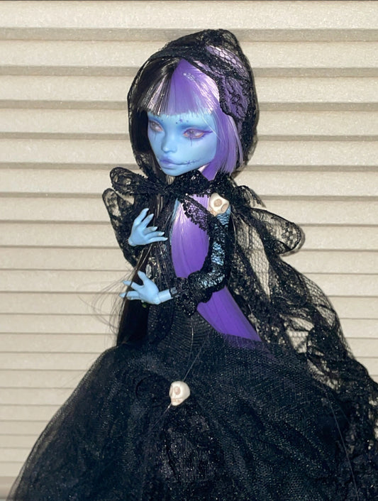MONSTER HIGH DOLL OOAK CUSTOM,MONSTER HIGH DOLLS REPAINT,FRANKIE,DRACULAURA,LAGOONA ETC.- ART DOLL 0190