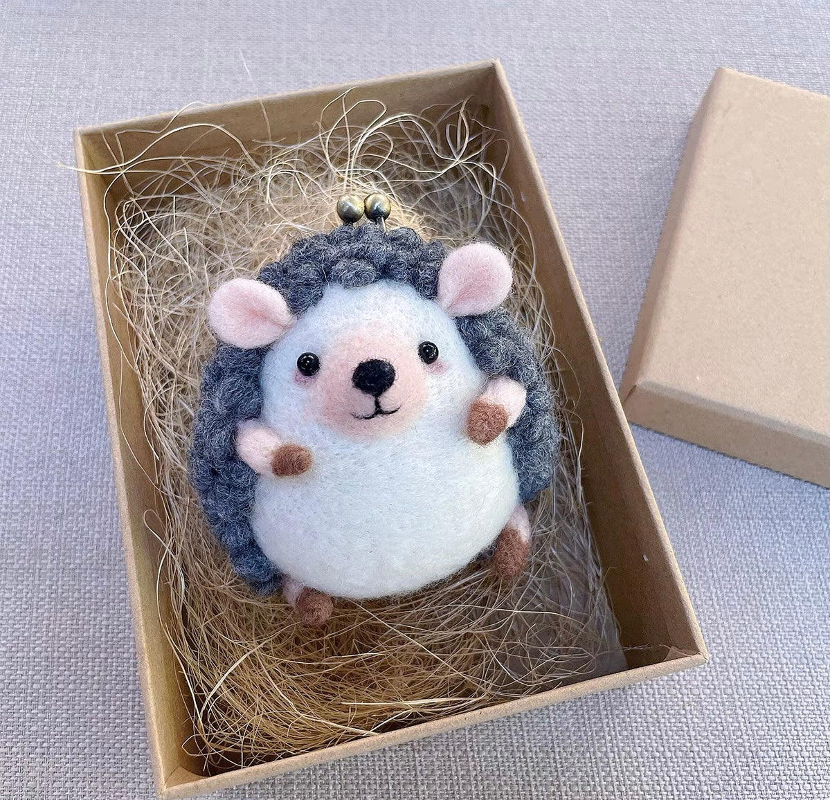 Needle felted wool Felting Animals 《Hedgehog》Material Kit Handmade Craft Wallets 020