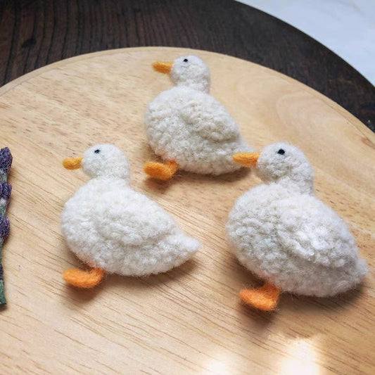 Needle Felting《ducks》Needle Felt Brooches Material Kit Handmade ,Animals Needle Felting for Beginners 1SET(3DUCKS)052