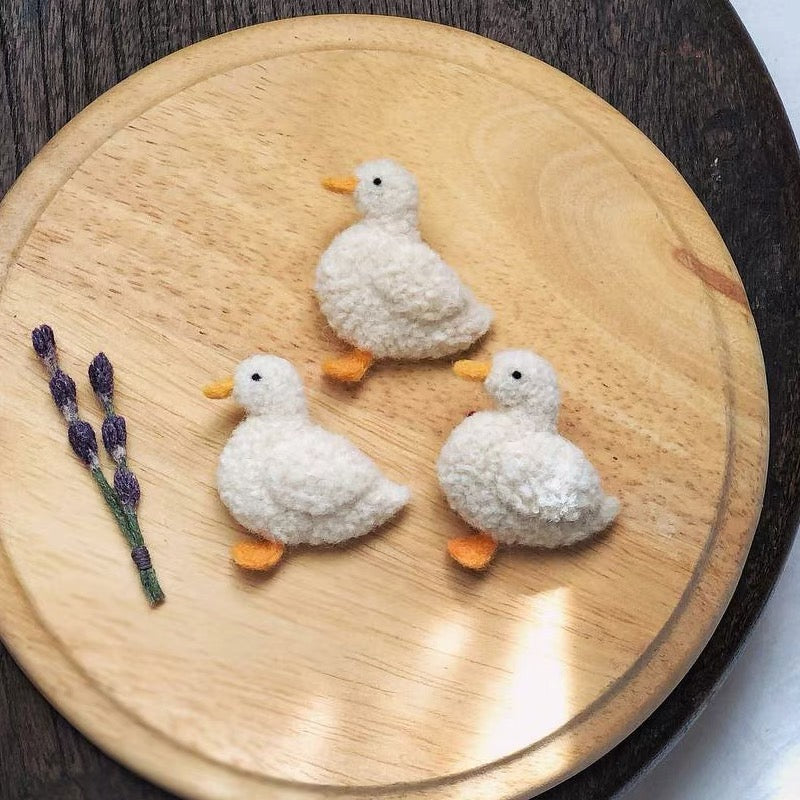 Needle Felting《ducks》Needle Felt Brooches Material Kit Handmade ,Animals Needle Felting for Beginners 1SET(3DUCKS)052