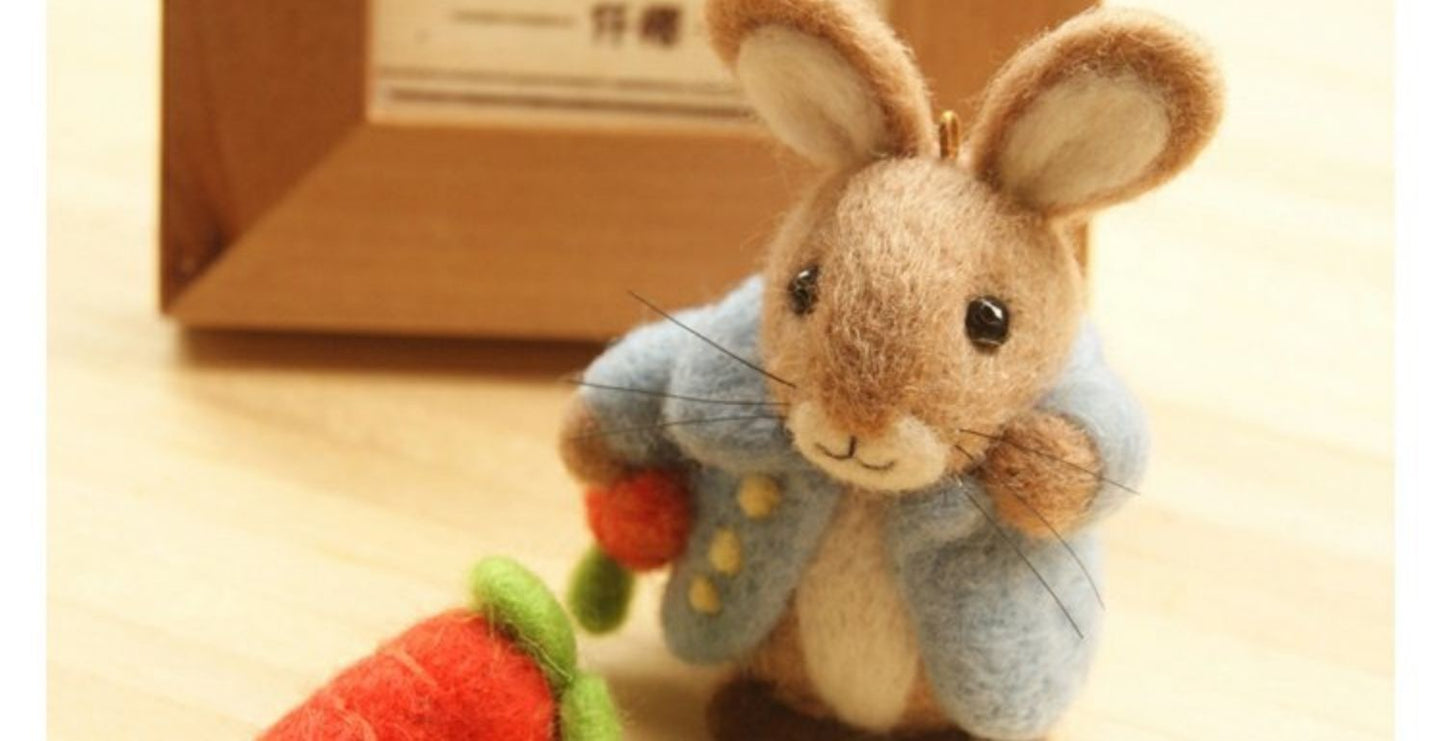 Needle Felting《Bunny》 Material Kit Handmade ,Animal Needle Felting Kit for Beginners 058