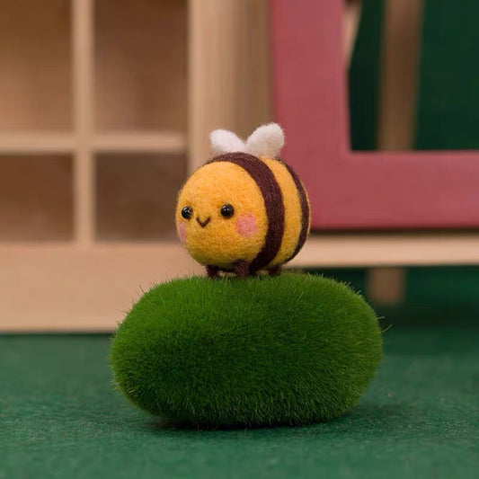Needle Felting《Bee》 Material Kit ,Animal Needle Felting Kit for Beginners 1 Set(3bees)