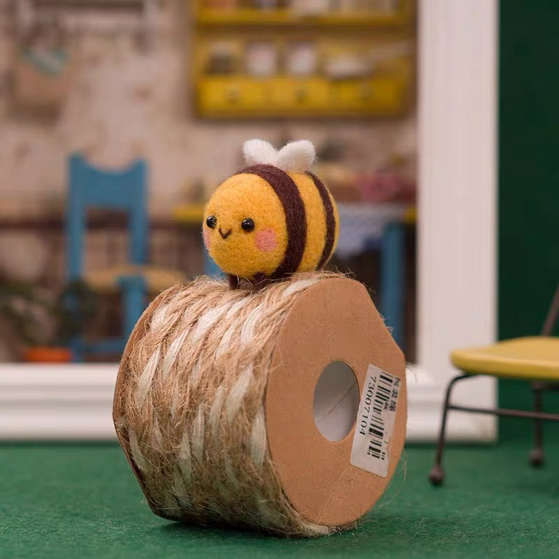 Needle Felting《Bee》 Material Kit ,Animal Needle Felting Kit for Beginners 1 Set(3bees)