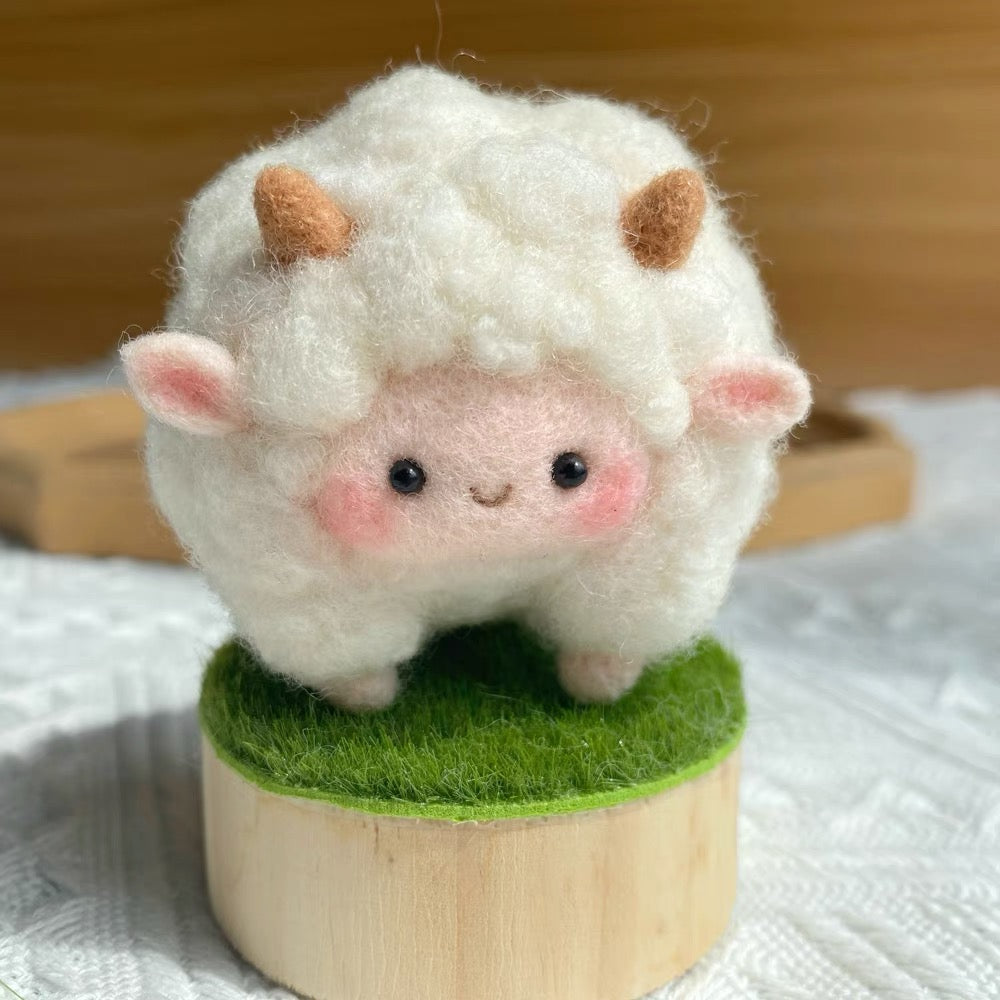 Needle Felting《sheep》 Material Kit ,Animal Needle Felting Kit for Beginners 1 Set(2sheeps)