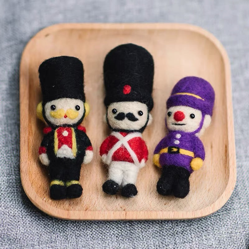 Needle Felting《Nutcracker》 Material Kit Handmade ,Animal Needle Felting Kit for Beginners 1 Set(3Nutcrackers)064