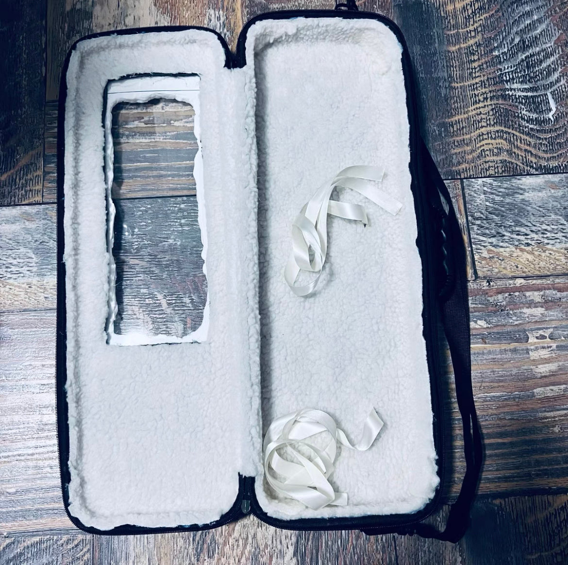 Protective and Stylish Blythe Doll Carry Case - Perfect for Travel and Storage 02