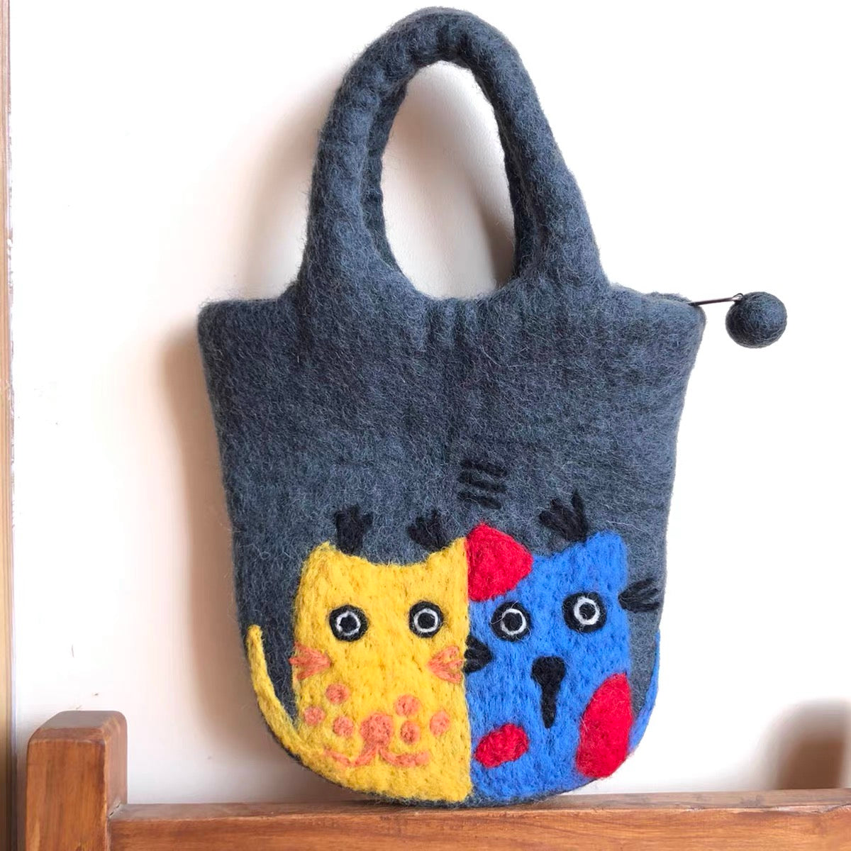 Felt handbag with cats detail,Handmade05