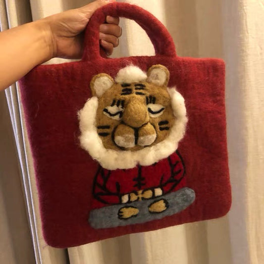 Felt handbag with tigger detail,Handmade06