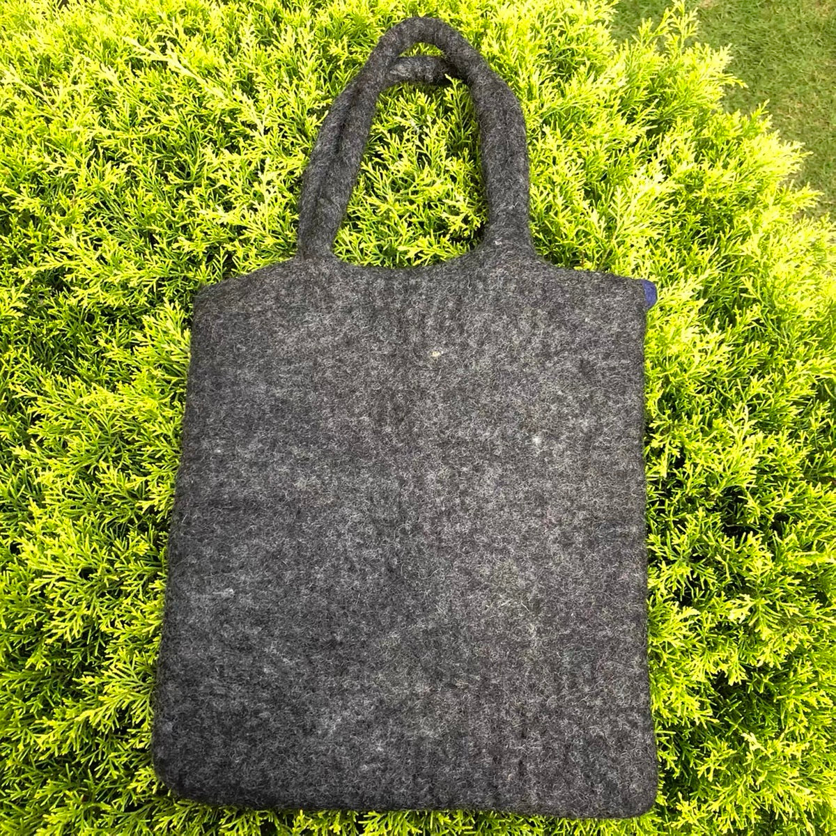 Felt handbag with tigger detail,Handmade06