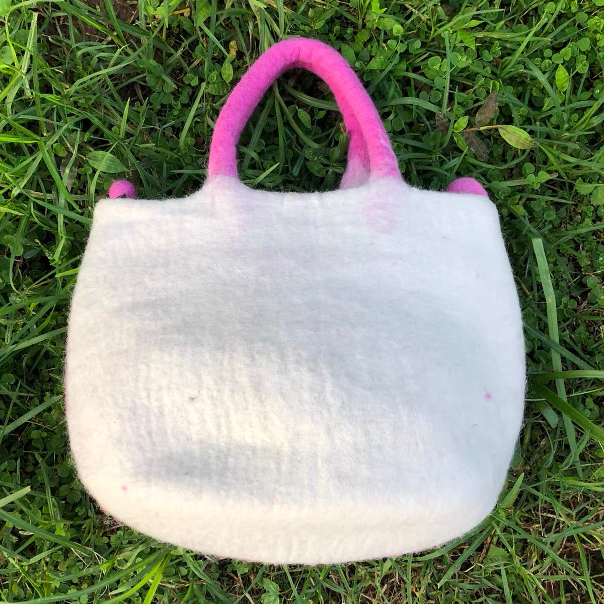 Felt handbag with rabbit detail,Handmade09