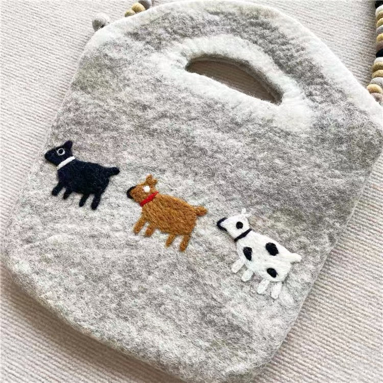 Felt wallet with dog detail,Handmade 016