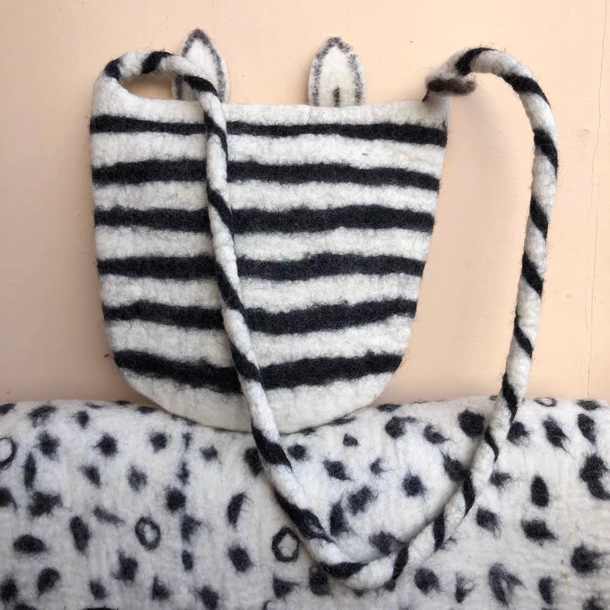 Needle felting Felt handbags with animals detail,Handmade 023