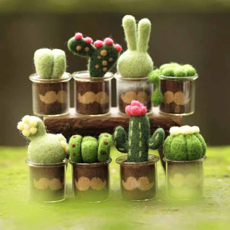 Needle Felting《Cactus》 Material Kit Handmade ,Animal Needle Felting Kit for Beginners 1set(8 Cactus)075