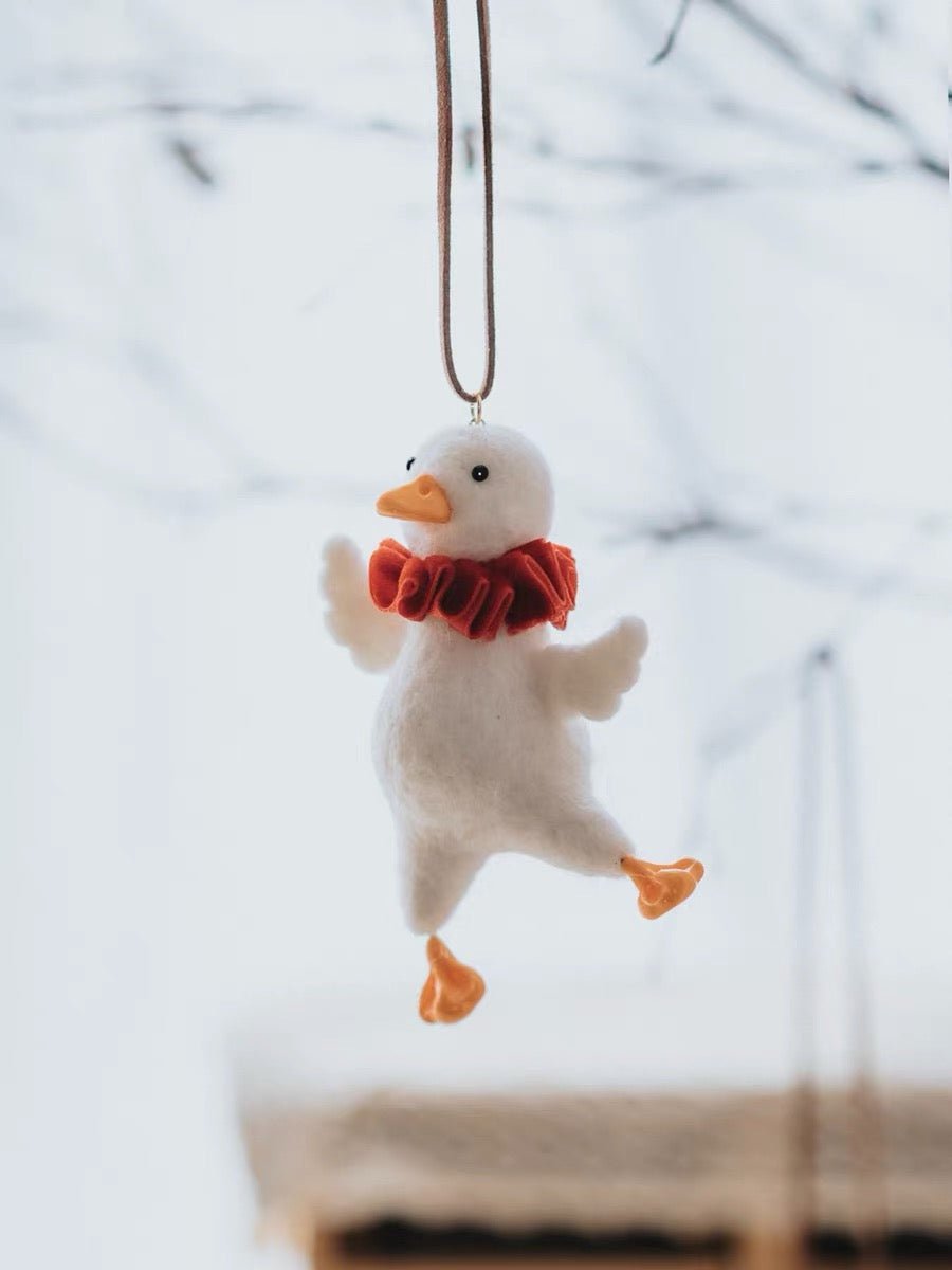 Needle Felting《duck》 Material Kit Handmade ,Animal Needle Felting Kit for Beginners 1set(2 ducks)079