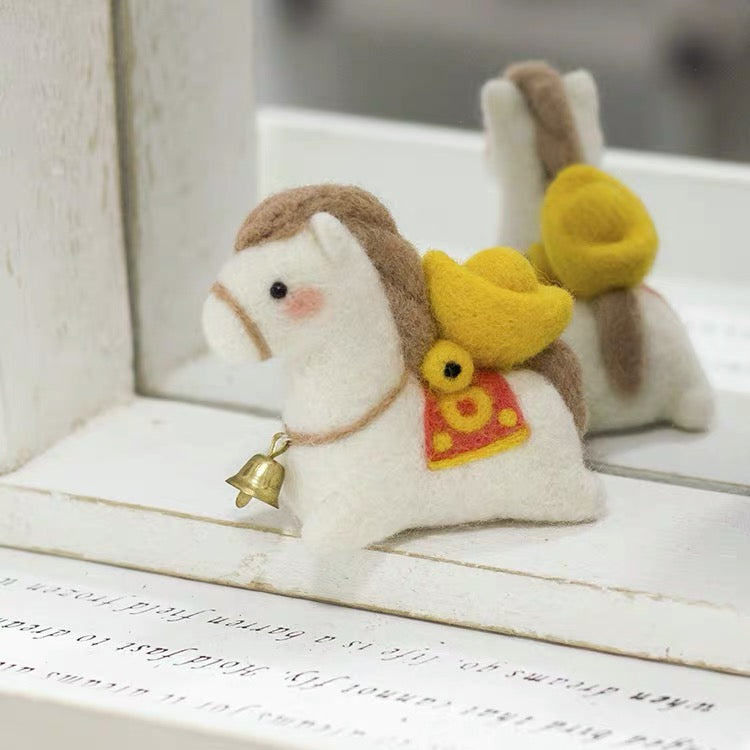 Needle Felting《Horse》 Material Kit Handmade ,Animal Needle Felting Kit for Beginners 1set(2 Horses)074