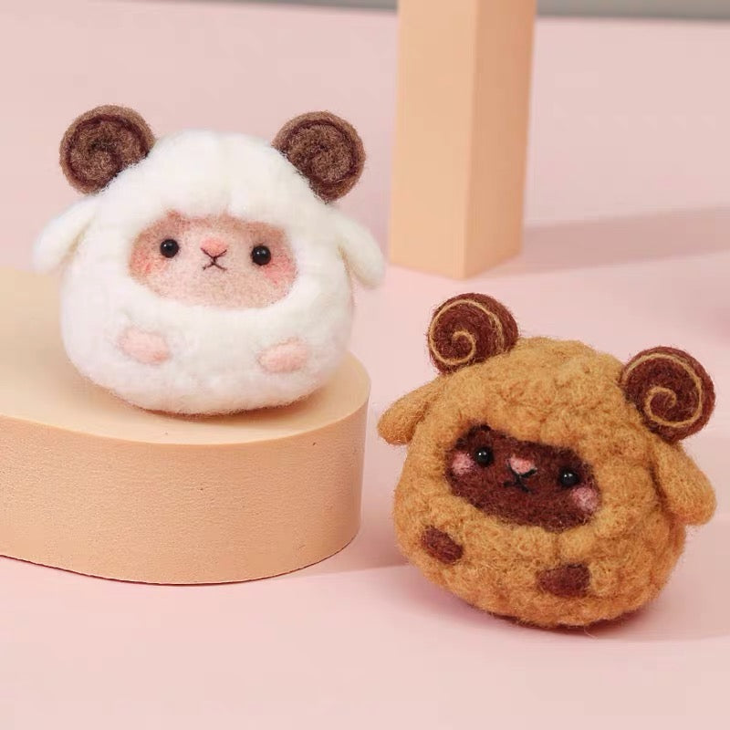 Needle Felting《sheep》 Kit Handmade ,Animal Needle Felting Kit for Beginners 1set(2 sheeps)068