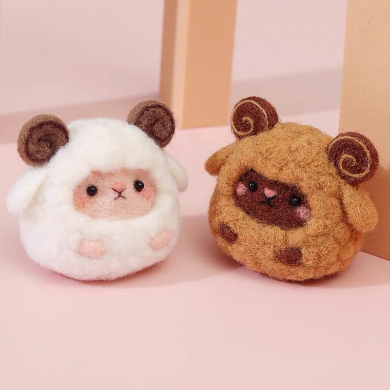 Needle Felting《sheep》 Kit Handmade ,Animal Needle Felting Kit for Beginners 1set(2 sheeps)068