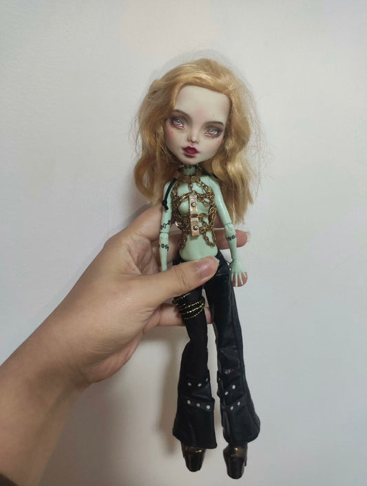 MONSTER HIGH DOLL OOAK CUSTOM，MONSTER HIGH DOLLS REPAINT,FRANKIE,DRACULAURA,LAGOONA ETC.- ART DOLL 0119