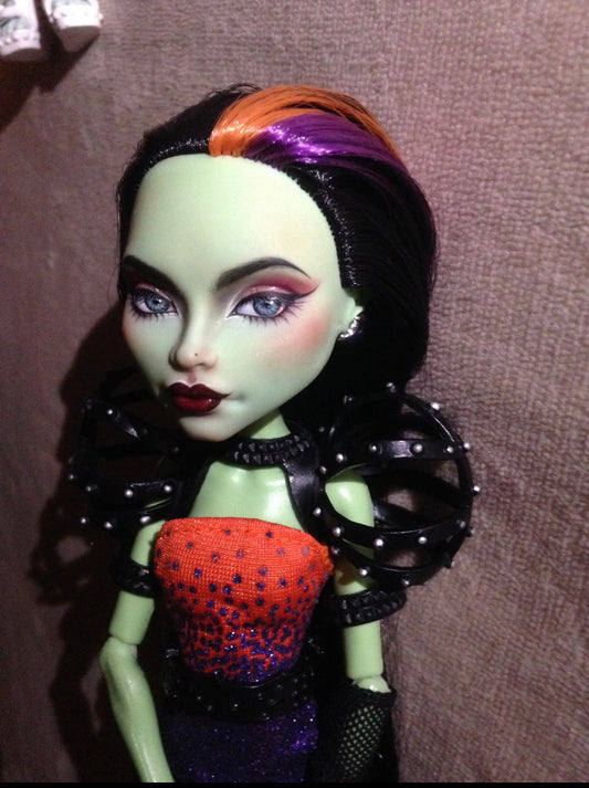 MONSTER HIGH DOLL OOAK CUSTOM，MONSTER HIGH DOLLS REPAINT,FRANKIE,DRACULAURA,LAGOONA ETC.- ART DOLL 01320