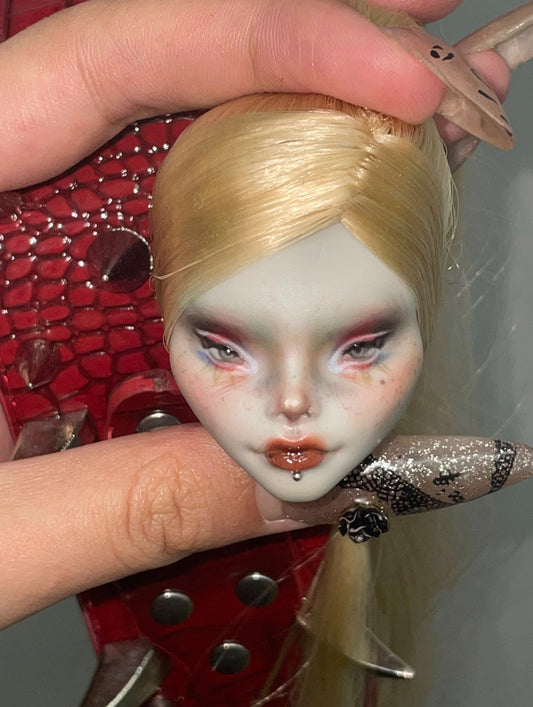 MONSTER HIGH DOLL OOAK CUSTOM，MONSTER HIGH DOLLS REPAINT,FRANKIE,DRACULAURA,LAGOONA ETC.- 2 DOLLS 0203