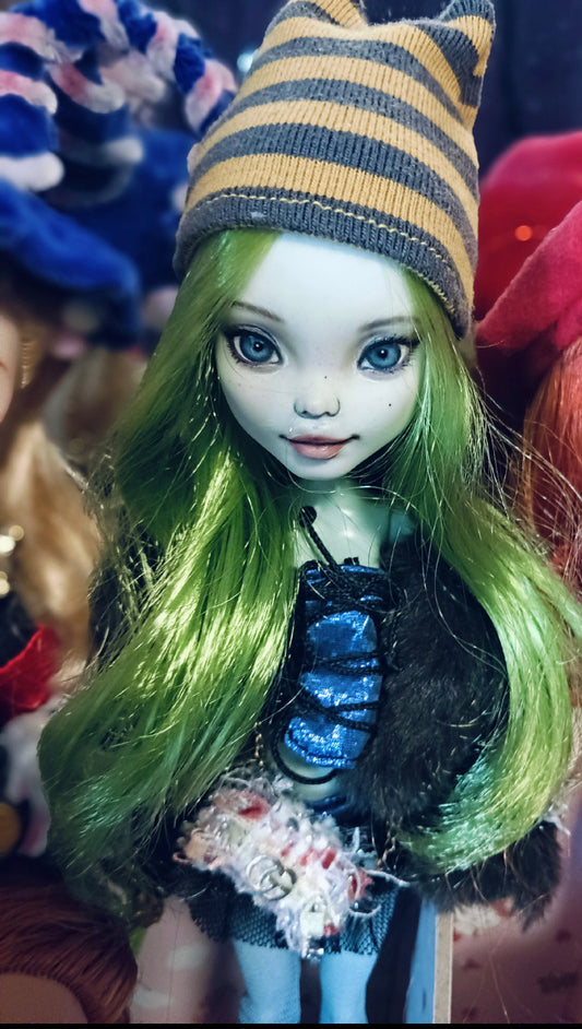 MONSTER HIGH DOLL OOAK CUSTOM，MONSTER HIGH DOLLS REPAINT,FRANKIE,DRACULAURA,LAGOONA EYC.- ART DOLL 0117