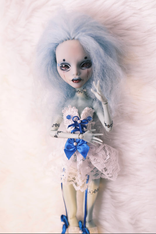 MONSTER HIGH DOLL OOAK CUSTOM，MONSTER HIGH DOLLS REPAINT,FRANKIE,DRACULAURA,LAGOONA ETC.- ART DOLL 0181