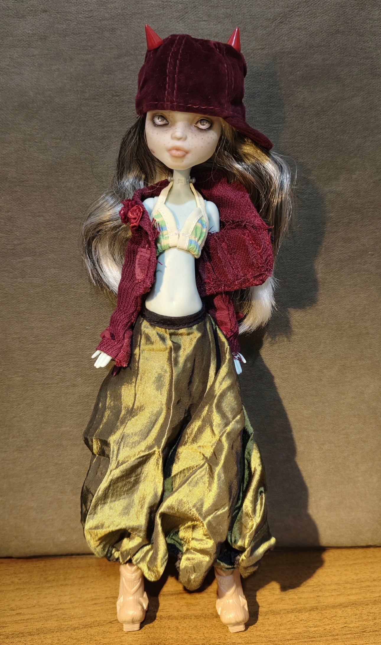 MONSTER HIGH DOLL OOAK CUSTOM，MONSTER HIGH DOLLS REPAINT,FRANKIE,DRACULAURA,LAGOONA ETC.- ART DOLL 0121