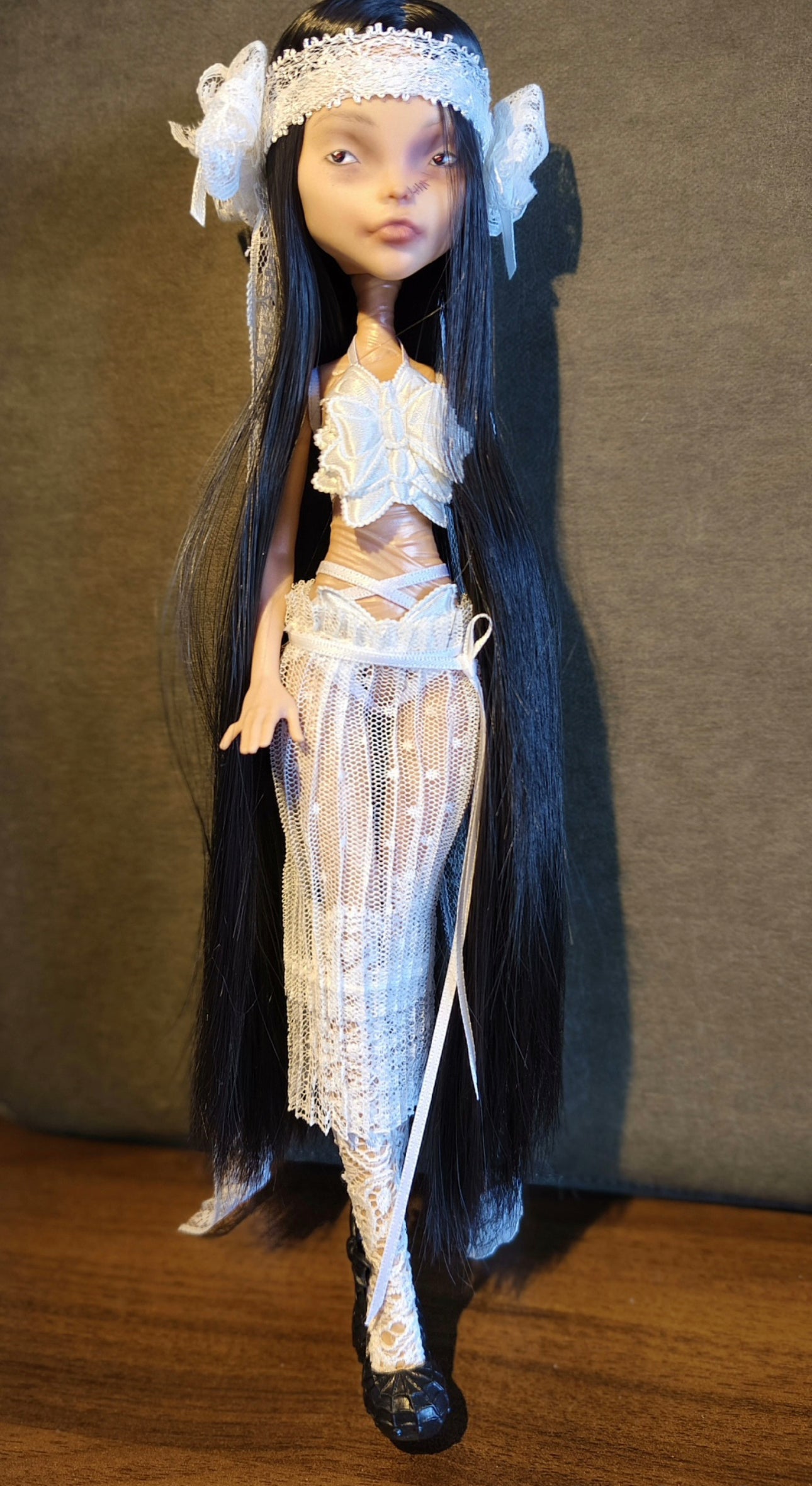 MONSTER HIGH DOLL OOAK CUSTOM，MONSTER HIGH DOLLS REPAINT,FRANKIE,DRACULAURA,LAGOONA ETC.- 2 DOLLS 0208