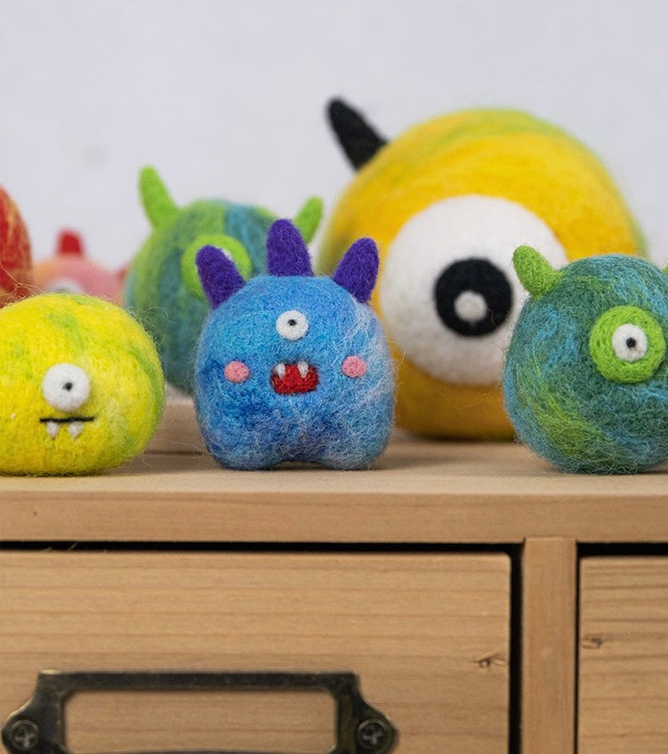 Needle  Felting Animals《monster》needle felt Material Kit Handmade Craft felt art,needle felting for beginners 030