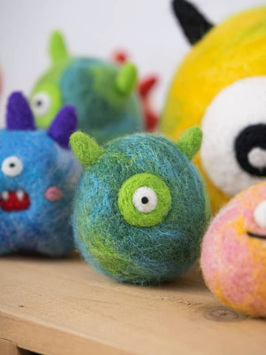 Needle  Felting Animals《monster》needle felt Material Kit Handmade Craft felt art,needle felting for beginners 030