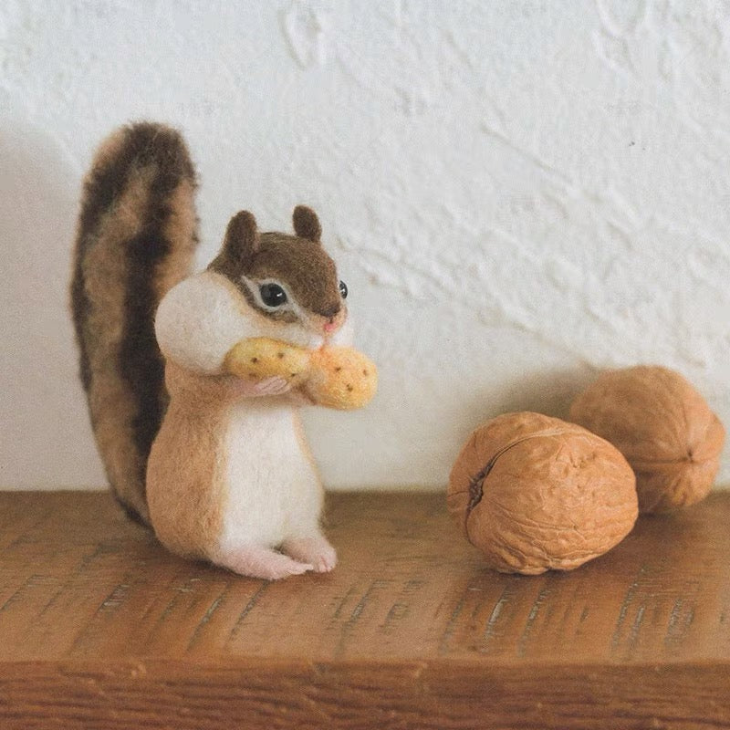 Needle Felting《Squirrel》  Material Kit Handmade ,Animal Needle Felting Kit for Beginners 1 Set(2Squirrels)057