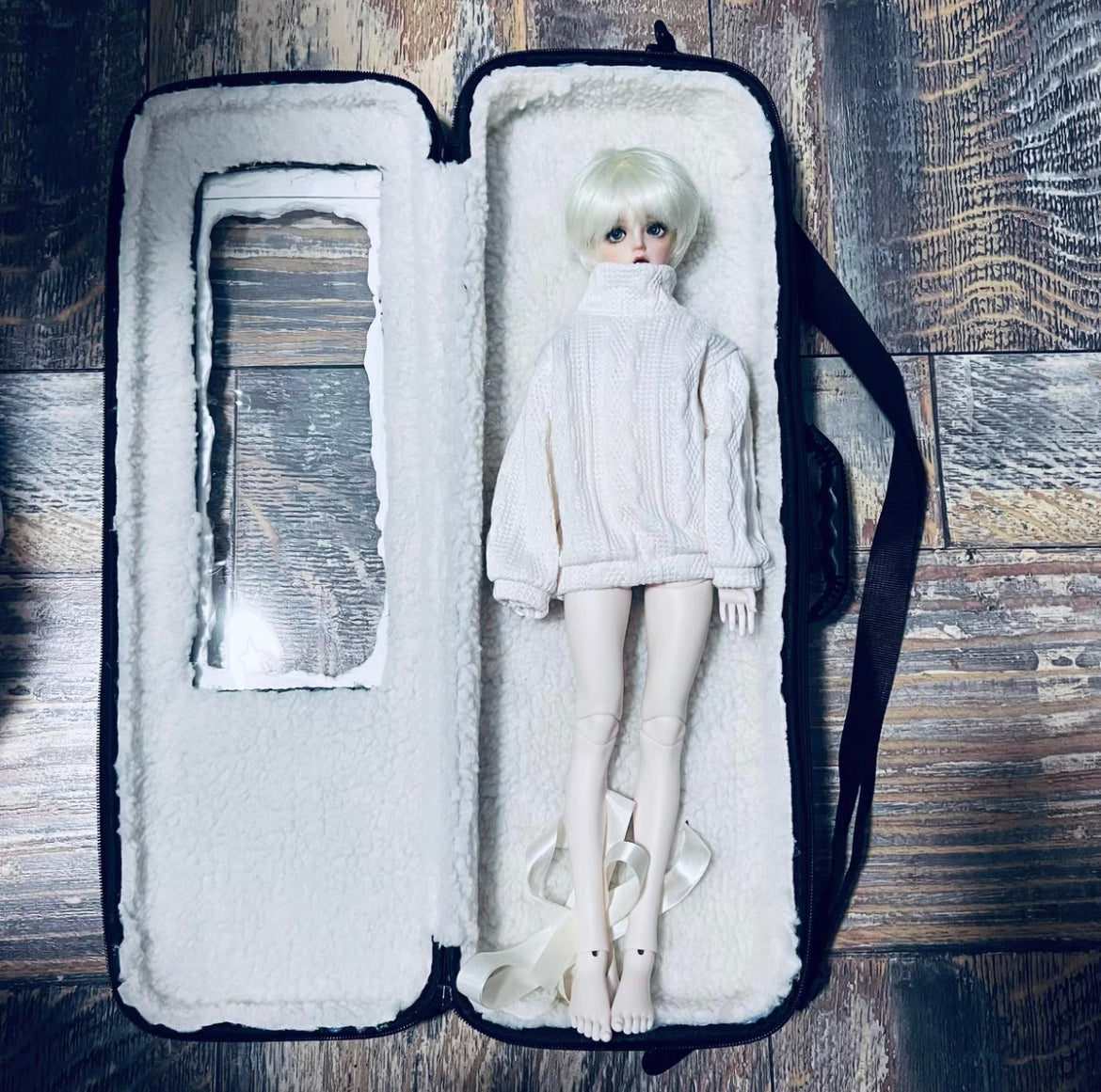 Protective and Stylish Blythe Doll Carry Case - Perfect for Travel and Storage 02