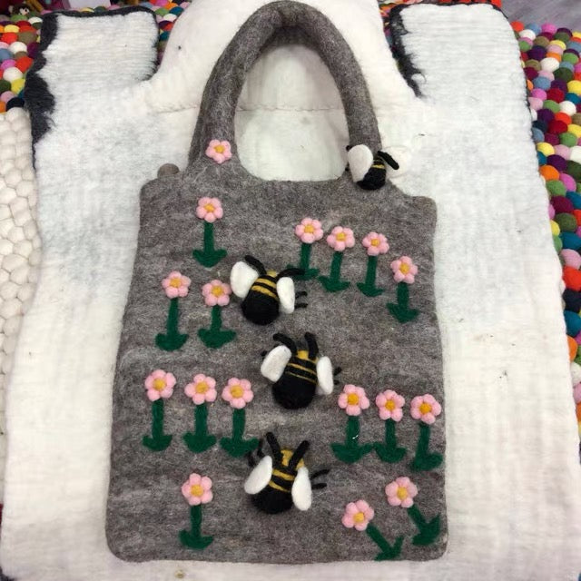 Felt handbag with bee,Handmade08