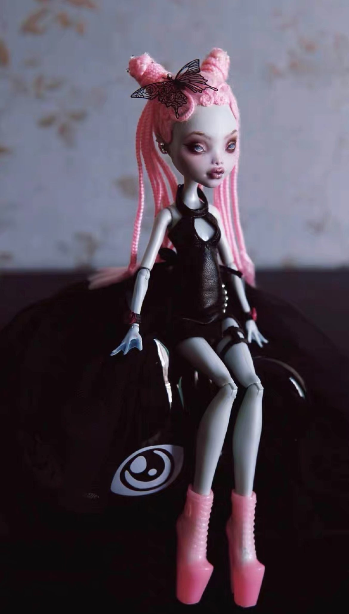 Monster high dolls clothes,dresses,accessories, shoes and clothing 01