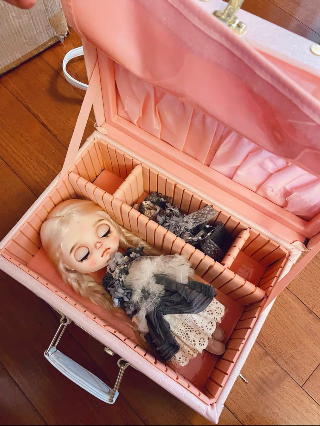 DOLLHOUSE/DIORAMA Edelweiss Day