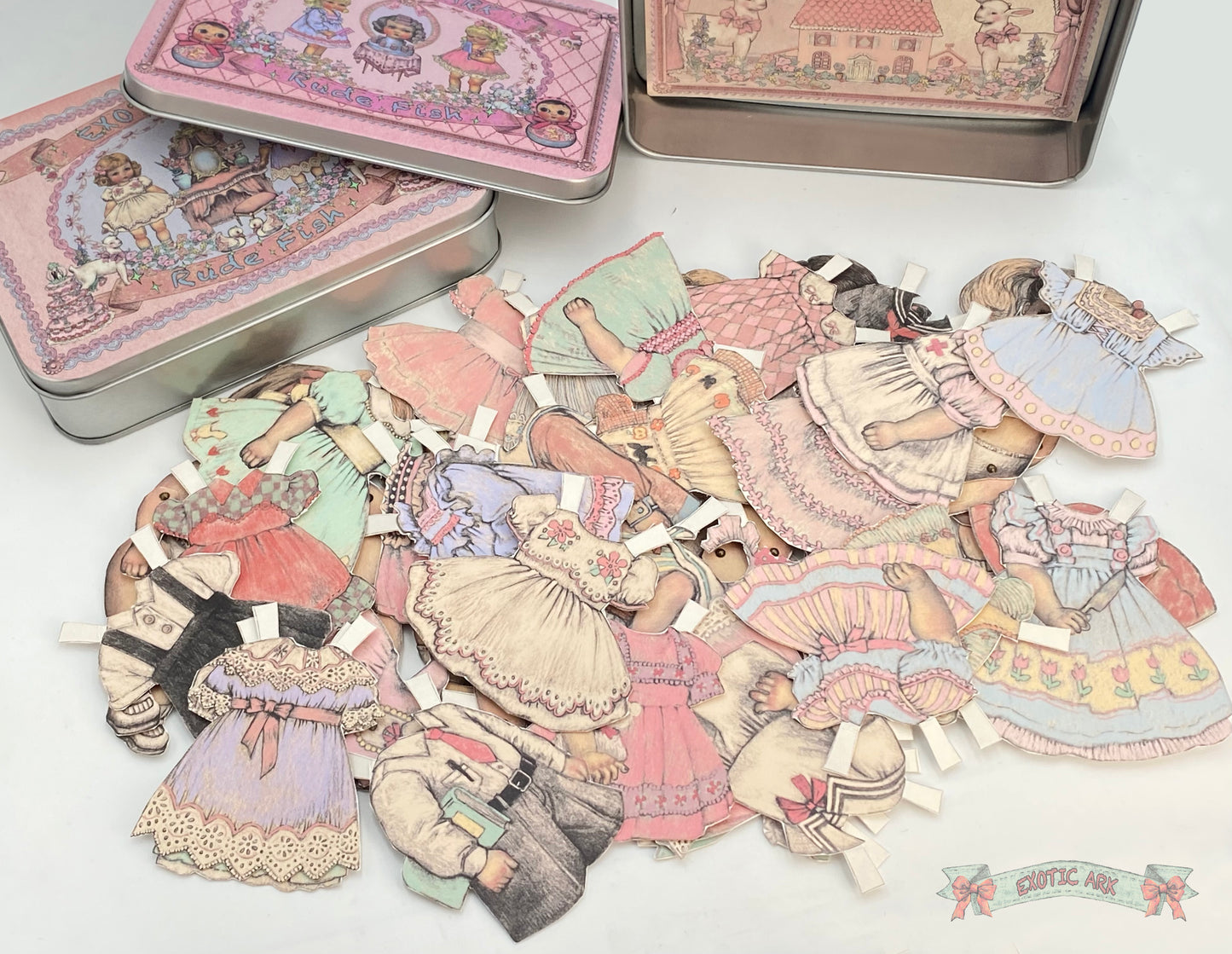 Dress-up Paper Doll - Set of 8 dolls 30dresses