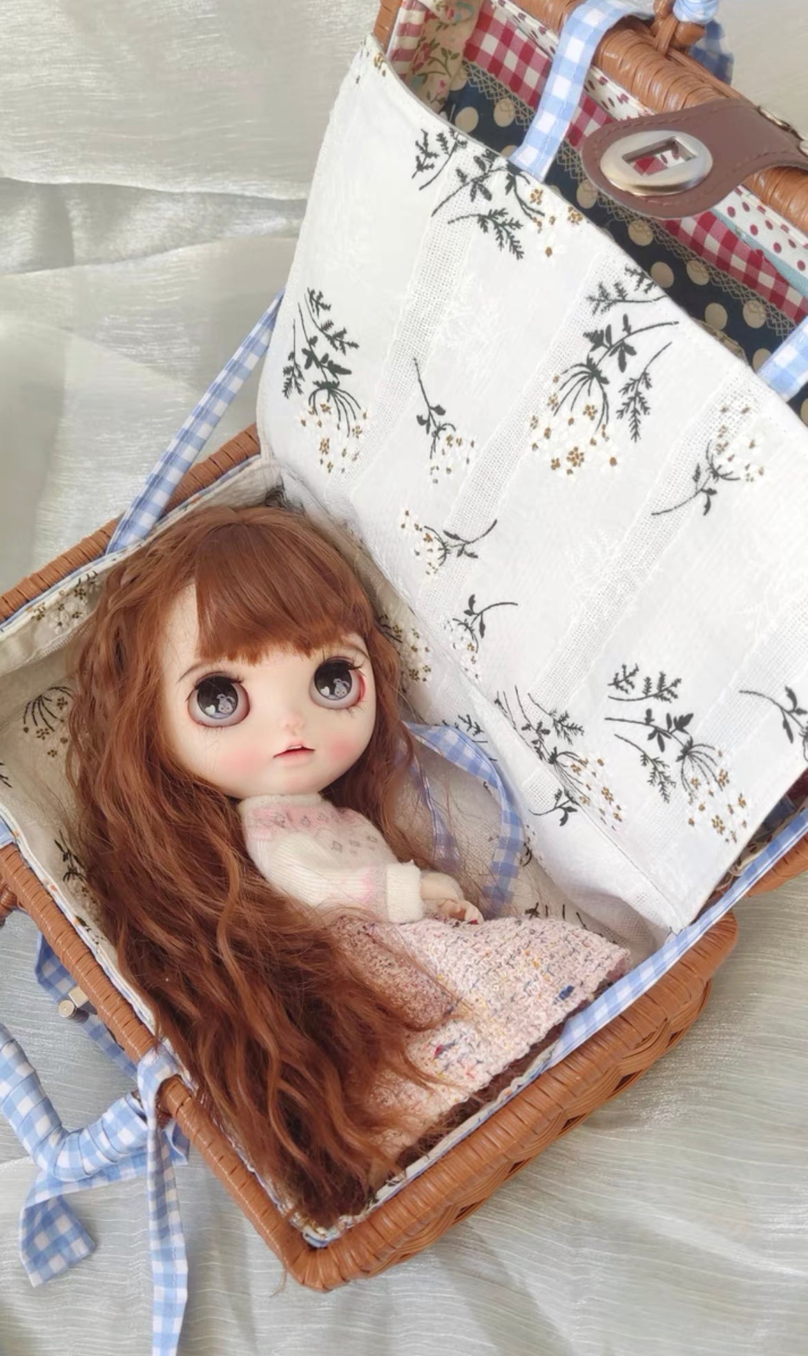 BLYTHE BJD DOLL travel bag for Blythe Protective For 1/6 BJD BLYTHE OB24 Handcrafted Handmade SHOWCASE/DISPLAYCASE/CARRYCASE04 26CM*16CM*11CM