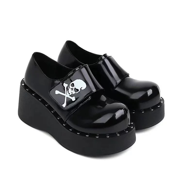 Step into the Dark Side: Gothic Thick-Soled Leather Shoes for a Bold Look 04